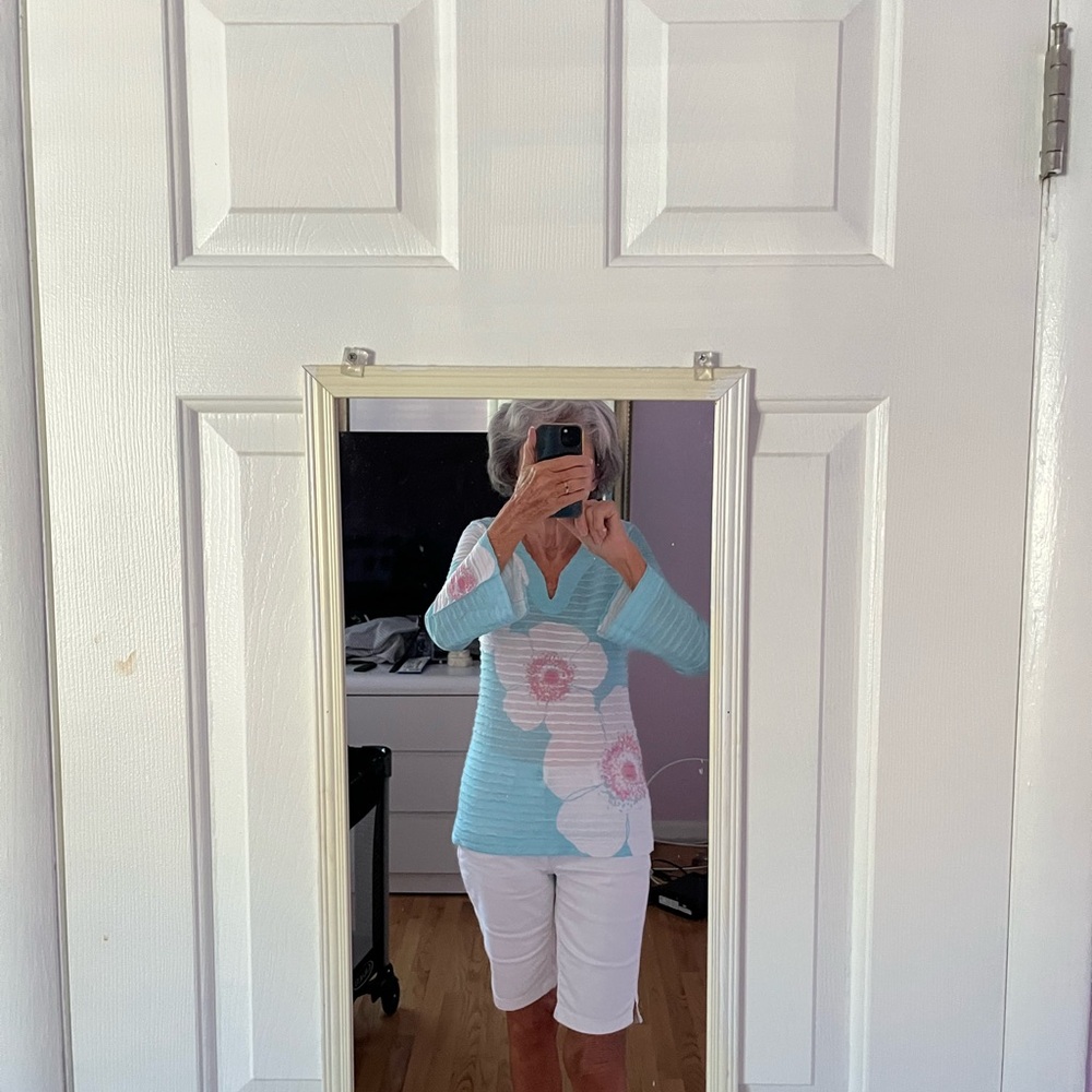 Chic Floral V-Neck Blouse - Aqua and White